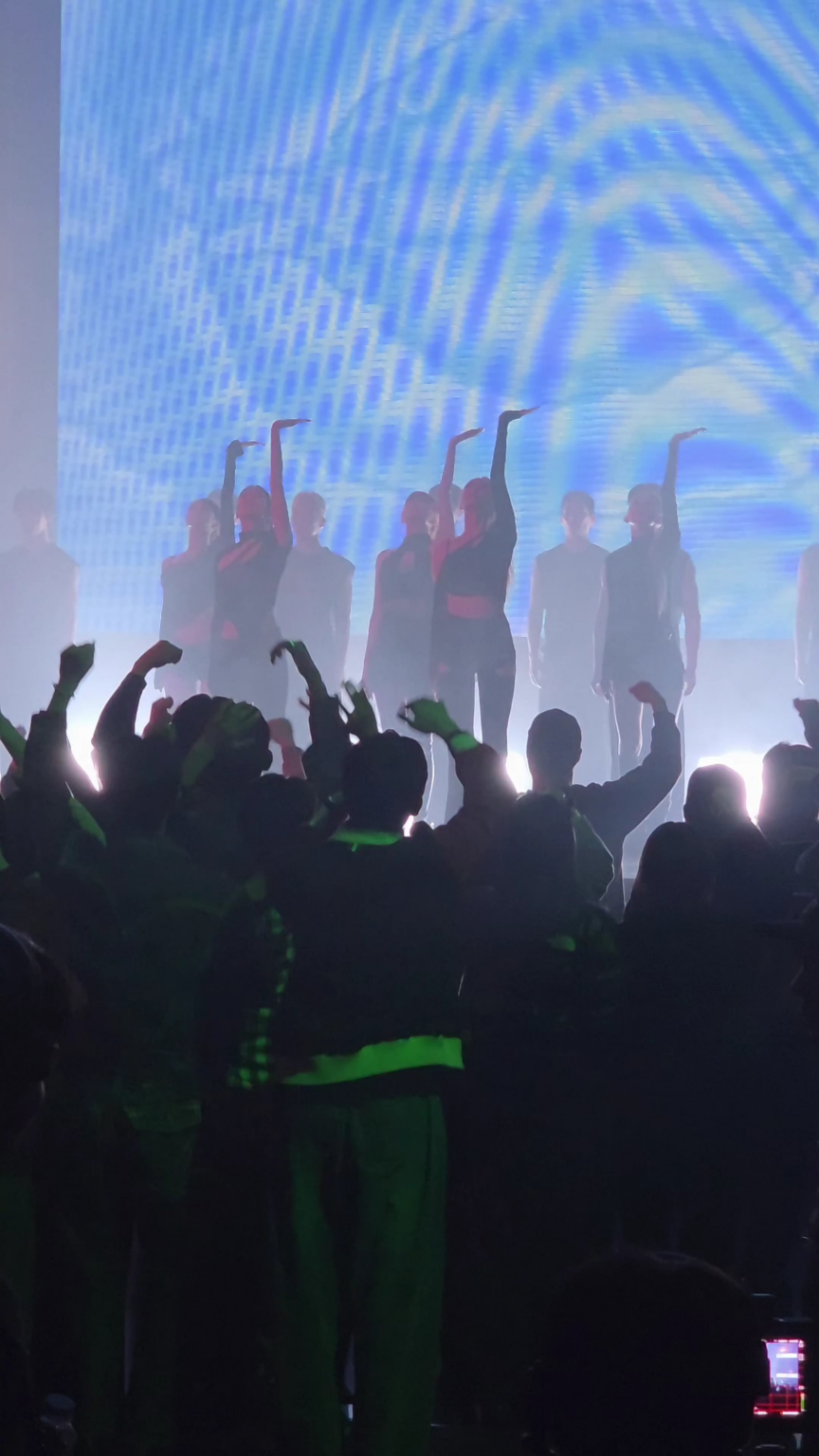 260426 تحديث LE SSERAFIM على TikTok (2) - من مستعد للاحتفال!