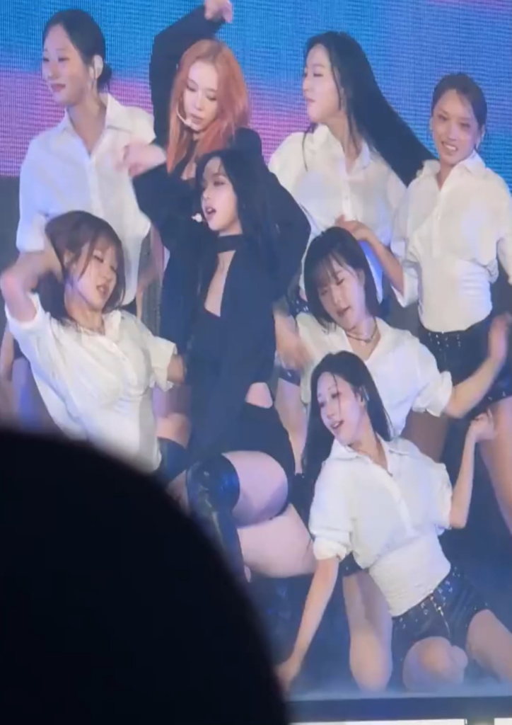 260411 كارينا و وينتر يؤديان دور وحدة فرعية في SYNK: aeXIS LINE في Kyocera Dome Osaka