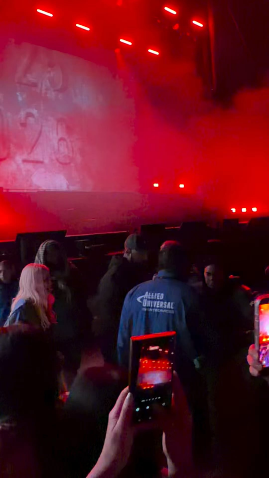 تم رصد 260412 روزيه في موقع تصوير Big Bang في Coachella