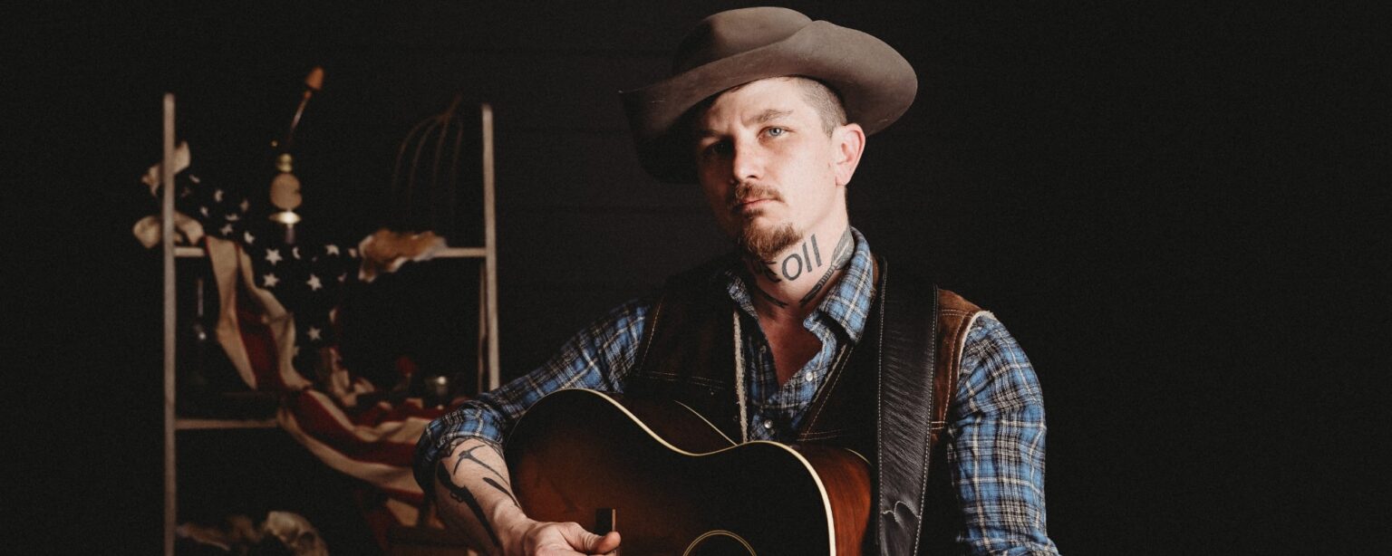 بنيامين تود يتحدث عن تسجيل “Vengeance and Grace”، وصناعة الفن من أجل الفن، والأشياء التي يود القيام بها بدلاً من التجول (حصريًا)