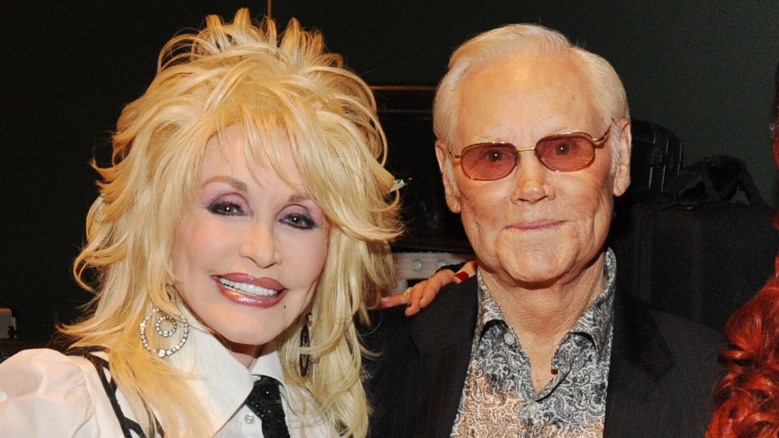 ربما لم تسمع دويتو دوللي بارتون مع جورج جونز من قبل، وهو رقم 1 في المستقبل، كتبه شقيقها الراحل