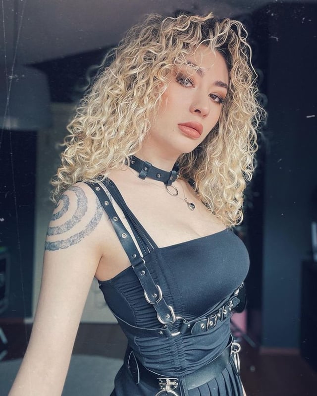 Sena Şener Sena Şener