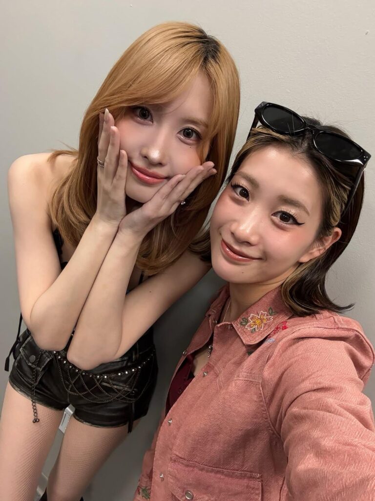 260424 تحديث بانغانا على الانستقرام - مومو مع هانا "لقد صادف أننا كنا في تكساس في نفس الوقت؟✨"