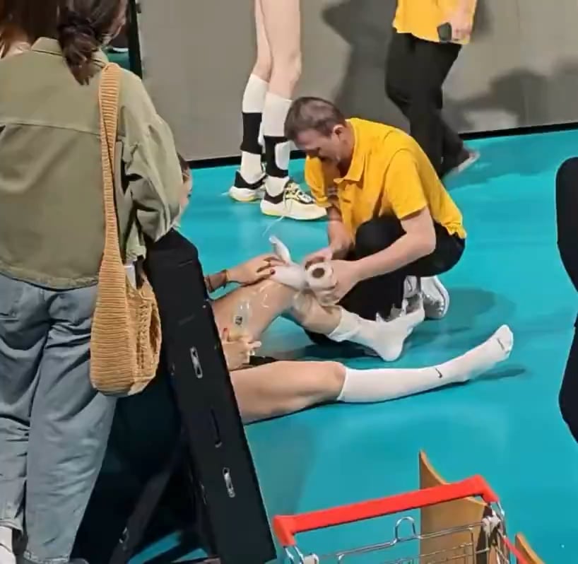 Zehra Güneş Ayak (Beyaz Çoraplı)