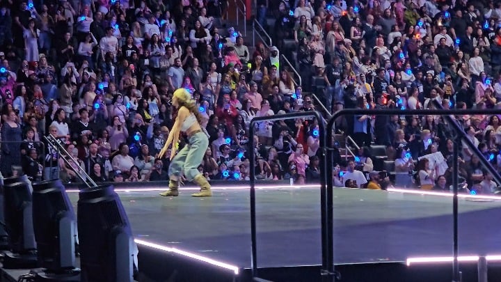 20260410 جيهيو ترقص الباليه والتويركس على دونات في أزياء ديترويت الحقيقية