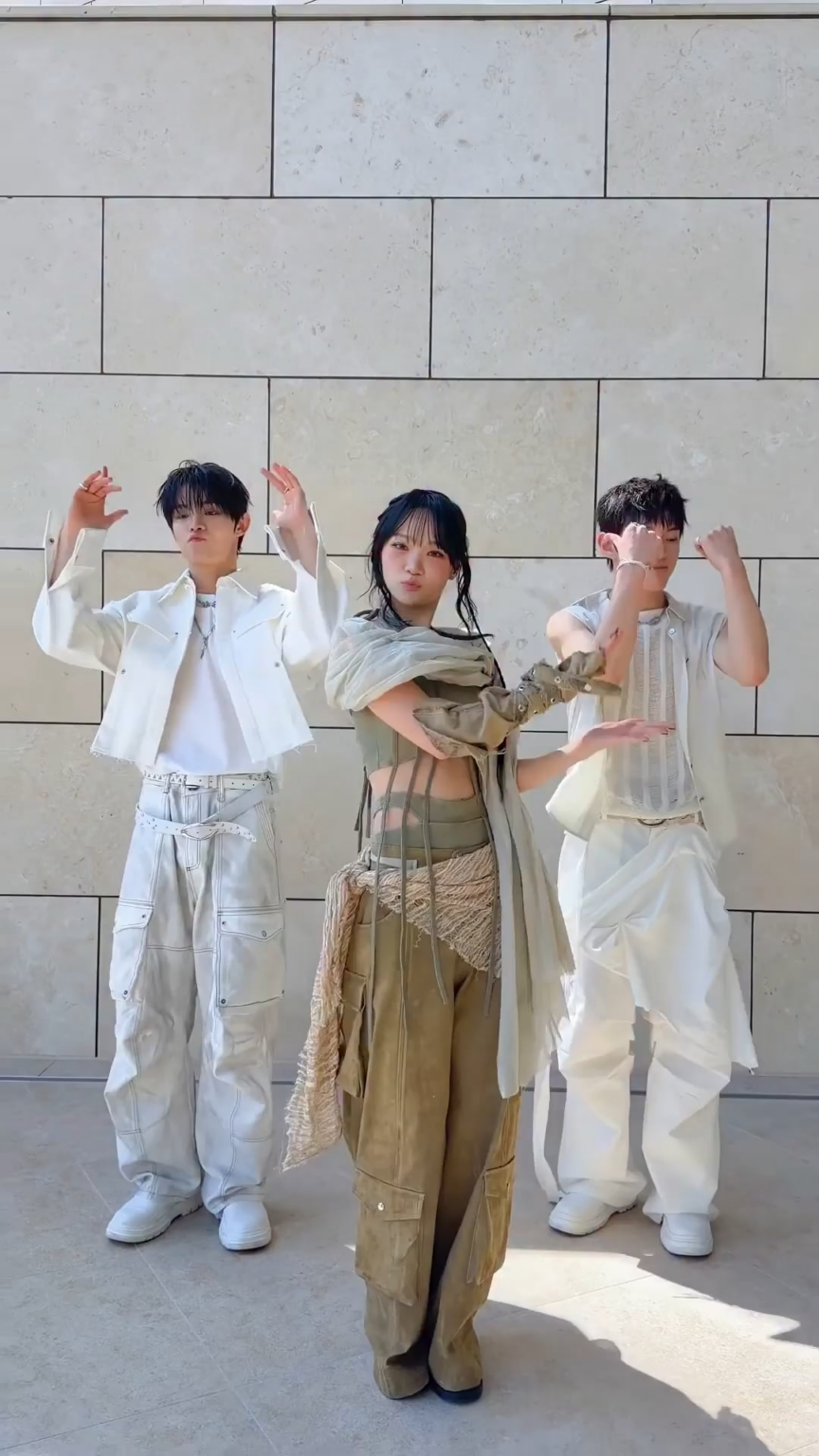 260429 LE SSERAFIM تحديث TikTok مع كيم تشايوون - حان الوقت للاحتفال مع CLOSE YOUR EYES Minwook وKyoungbae 💥🎉 (تحدي الاحتفال)