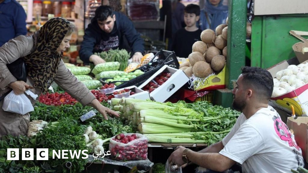 إيران تشهد موجة تسريح أعداد كبيرة من الموظفين بسبب الحرب مع الولايات المتحدة وإسرائيل