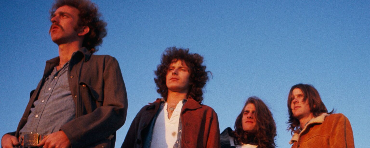 كيف ساعدت جوني ميتشل (والنساء المترددات) في حصول النسور على أول ضربة لهم، بطريقة ملتوية