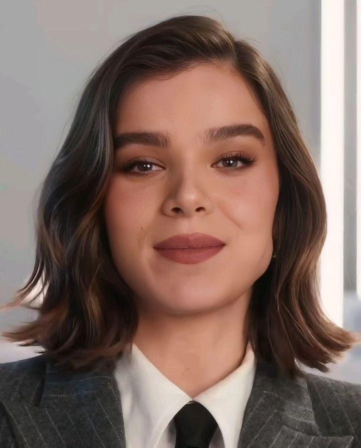 Hailee Steinfeld Hailee Steinfeld