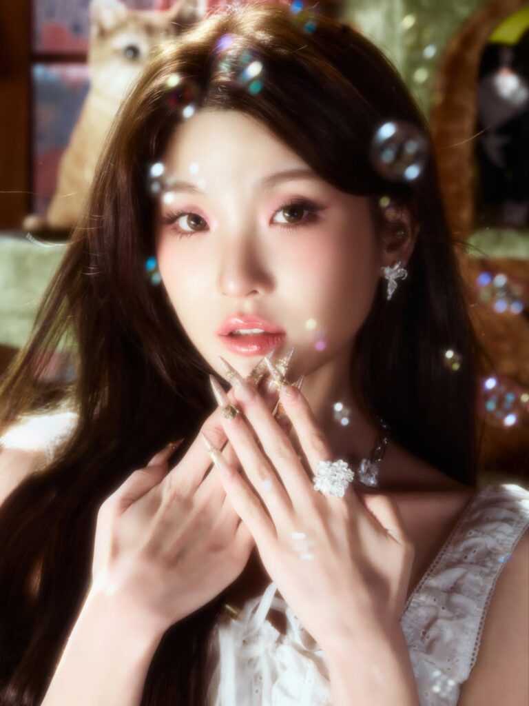 هايمين - الألبوم المنفرد الأول '🫢' (الصورة المفاهيمية 1)