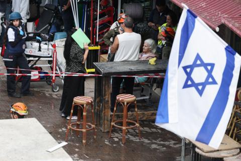 يهدد ترامب بالقضاء على إيران "في ليلة واحدة"، مع اقتراب الموعد النهائي الأمريكي لفتح مضيق هرمز - BBC