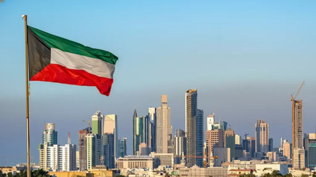 عاجل: الكويت تصدم الجميع بقرار "الإعفاء الذهبي" - تمديد مجاني للتأشيرات وإلغاء الغرامات تماماً!