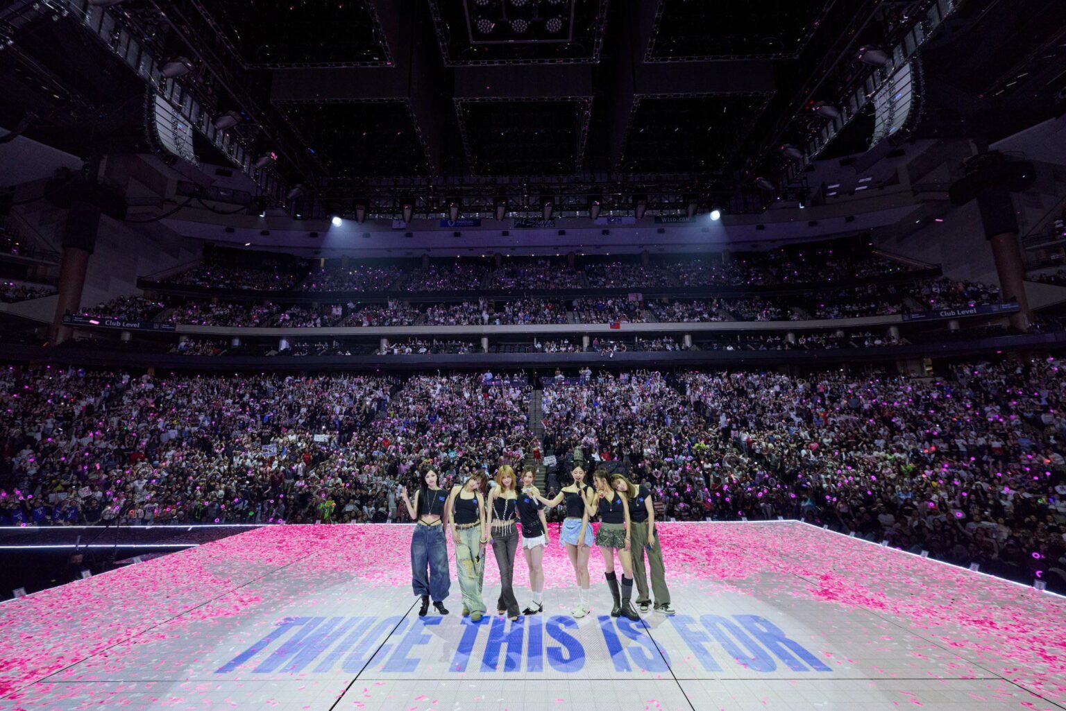 260413 تحديث تويتر - مرتين  جولة عالمية في سانت بول شكرًا لك، ST. بول 💙