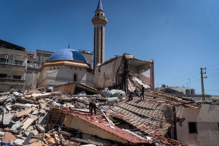 TYRE, LEBANON - APRIL 23: People is working on a damaged building by an israeli strike on April 23, 2026 in Tyre, Lebanon. Roughly halfway through 10-day ceasefire, Lebanese and Israeli negotiators are meeting in Washington D.C. today to discuss a more durable resolution to the conflict between Israel and Hezbollah that erupted anew in early March. The war has since killed more than 2,000 people in Lebanon, after Israel carried out a widespread bombing campaign across the country and seized towns in the south. (Photo by Adri Salido/Getty Images)