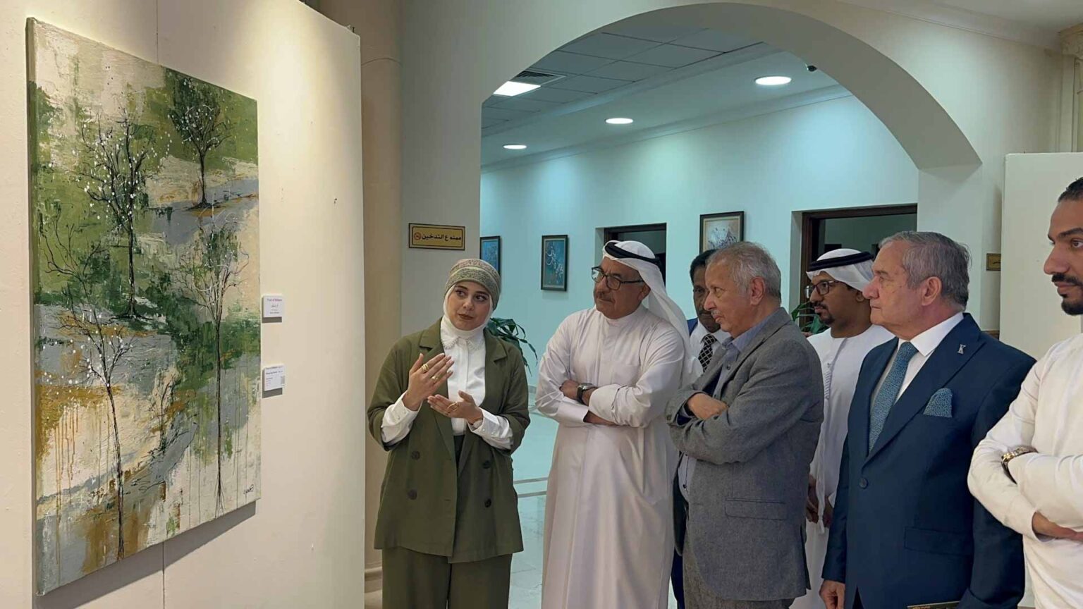 النادي العربي بالشارقة يعرض تجليات الهوية الصامتة بين أروقته النادي العربي بالشارقة يعرض تجليات الهوية الصامتة بين أروقته