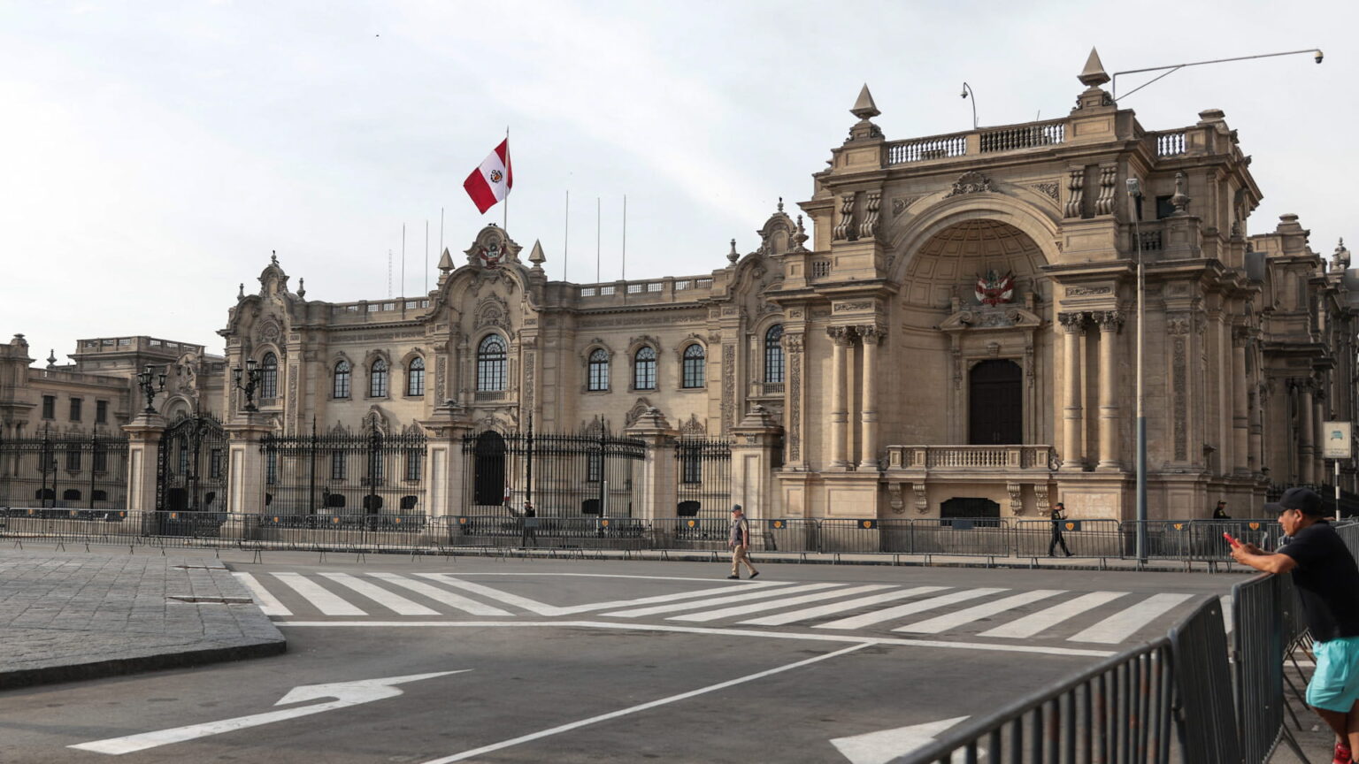 في بيرو..استقالة وزيري الخارجية والدفاع بعد إرجاء صفقة سلاح أميركي
