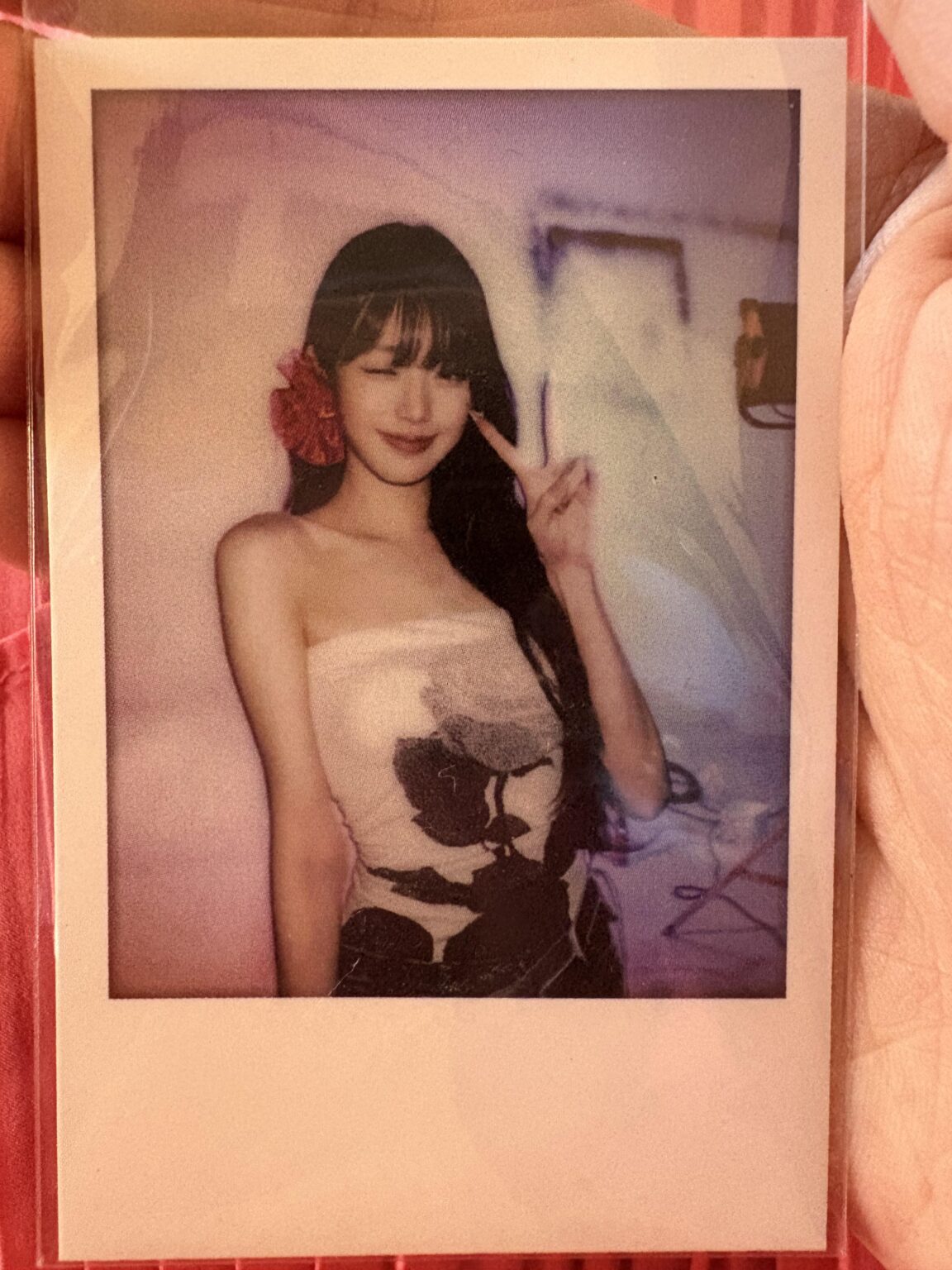 هل هذه البطاقة الفوتوغرافية لـ Wonyung أو لعضو آخر؟