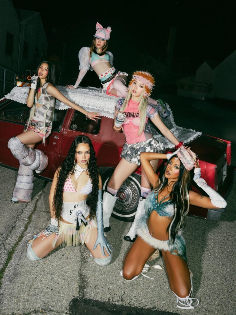 KATSEYE - أغنية رقمية: PINKY UP (نظرة الصورة المفاهيمية 3)