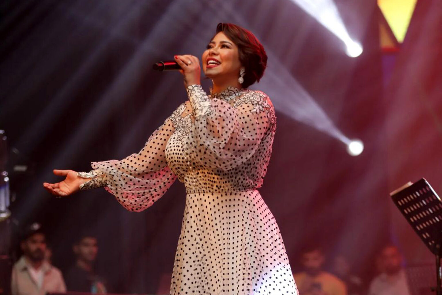 تسجيل غامض يعيد شيرين عبد الوهاب إلى الواجهة.. أغنية جديدة أم ذكاء اصطناعي؟ | فن