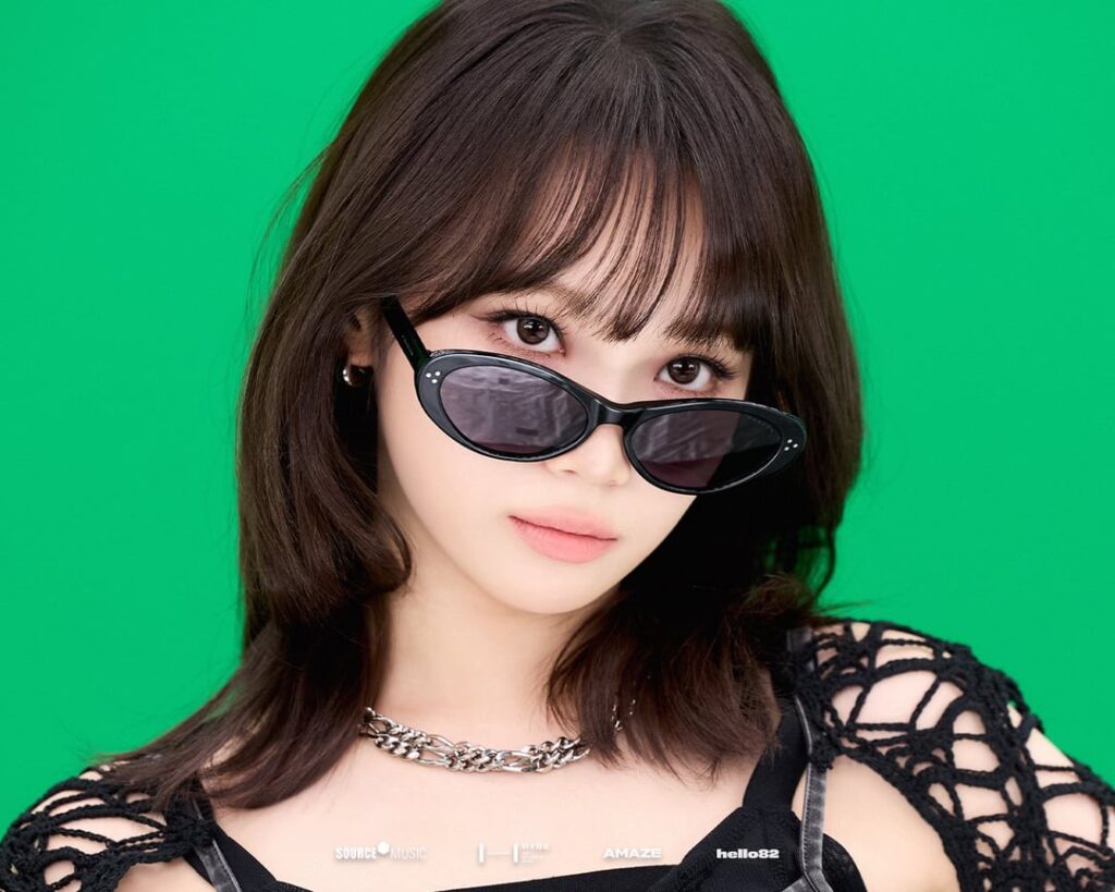 260421 hello82 يقدم تحديث تويتر مع LE SSERAFIM - 🎁 وصلت مفاجأة لـ FEARNOT! ألقِ نظرة على كواليس LE SSERAFIM... حفل الواقع الافتراضي على وشك الانتهاء 👀