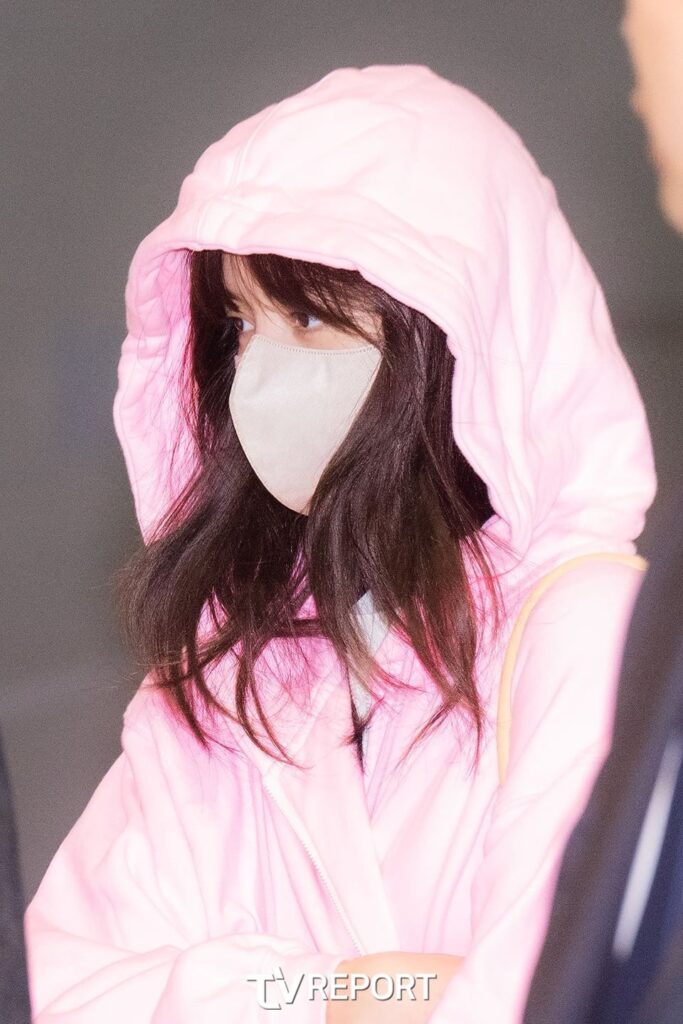 260403 ليزا @ مطار إنتشون الدولي (المغادرة إلى لوس أنجلوس)