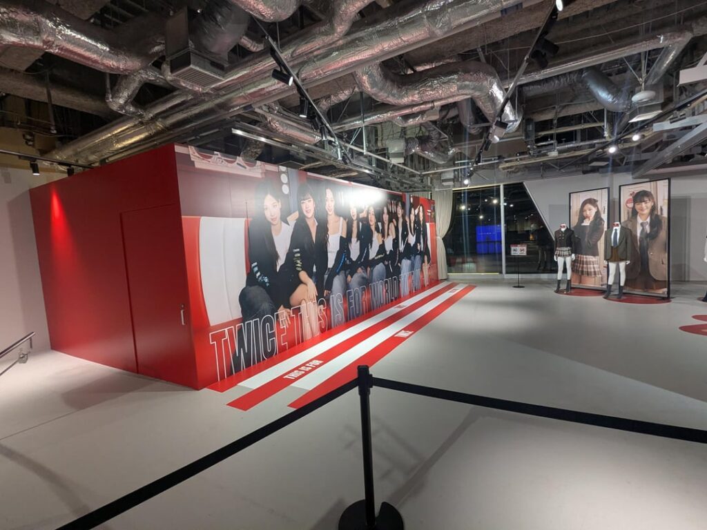 بعض الصور من متجر TWICE "هذا من أجل" الجولة العالمية المنبثق في طوكيو