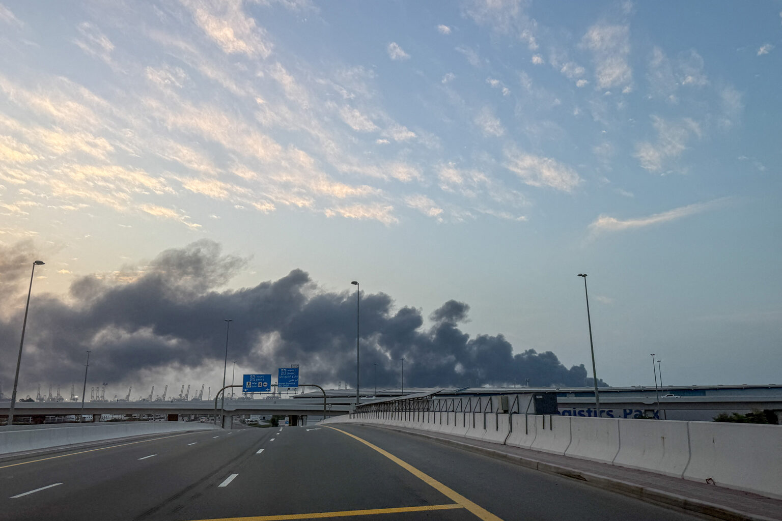 استهدافات الخليج.. أضرار في دبي وإنذارات بالبحرين والسعودية | أخبار