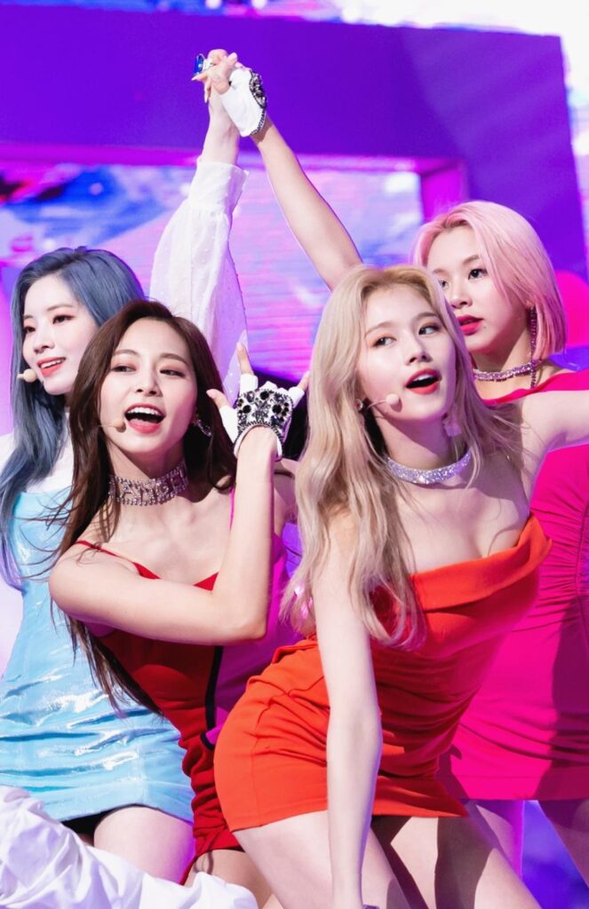 داهيون، تزويو، سانا وتشايونغ متوسطو الأداء