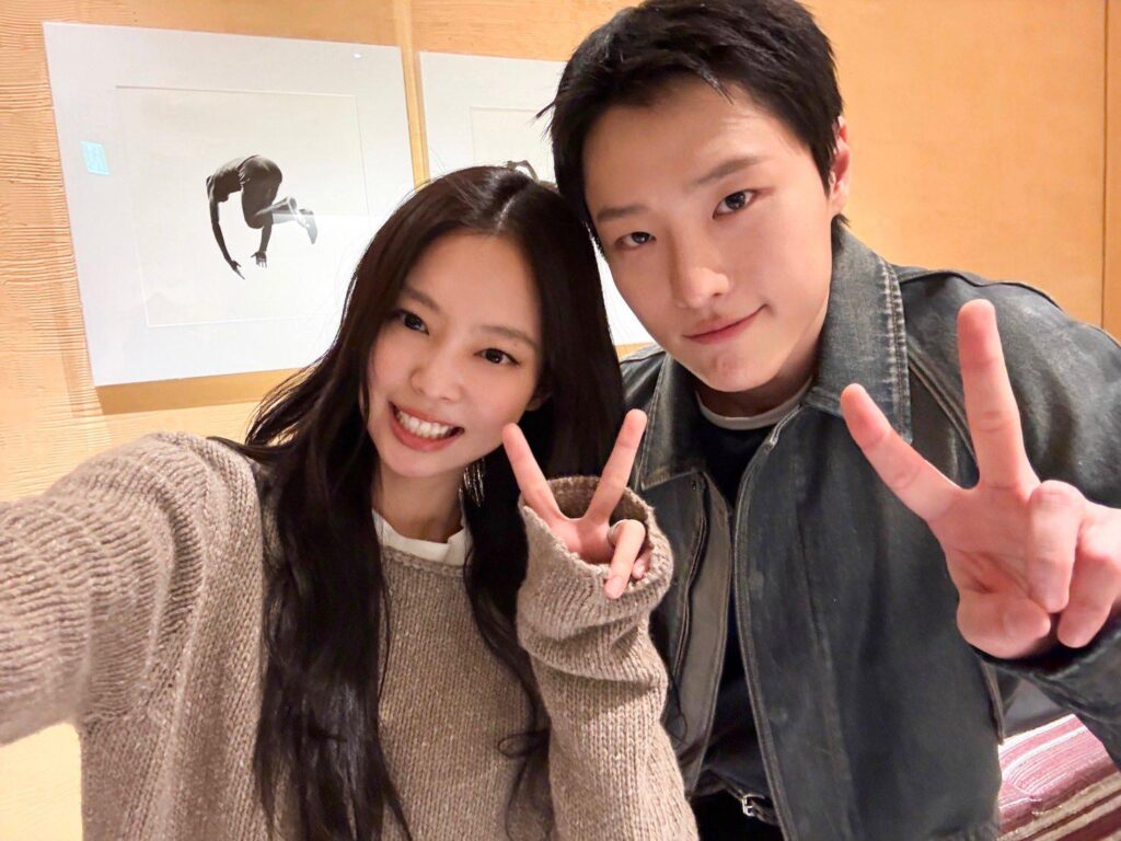 260429 تحديث قصة جيني (ODDATELIER) على IG مع WOODZ