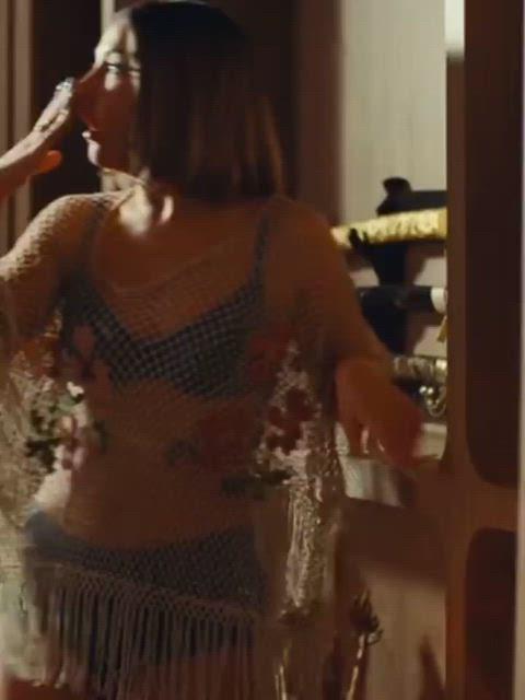 Madelyn Cline in Sabrina Carpenter House Tour Music Vide