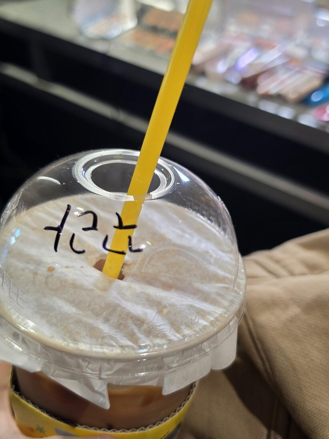 260408 تحديث تويتر IM_LESSERAFIM مع مياواكي ساكورا - لأسباب صحية، قمت بالتبديل إلى 𝒜𝓁𝓂ℴ𝓃𝒹 𝓂𝒾𝓁𝓀 والآن أشرب مقهى لاتيه مثلج. أنا مذهلة ورائعة للغاية. تهانينا لي🎉𝒞ℯ𝓁ℯ𝒷𝓇𝒶𝓉ℯ 🎉 #TimeToCelebrate