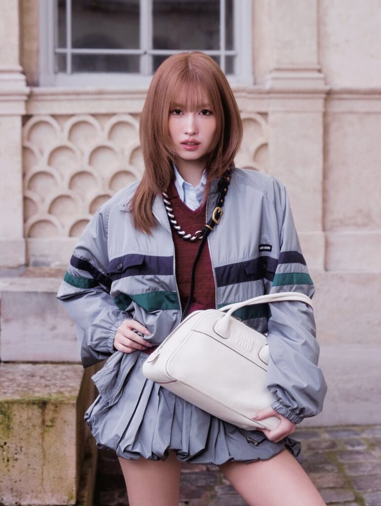 260428 تحديث موقع Numéro Tokyo - مومو تقضي لحظة هادئة في باريس مرتدية Miu Miu