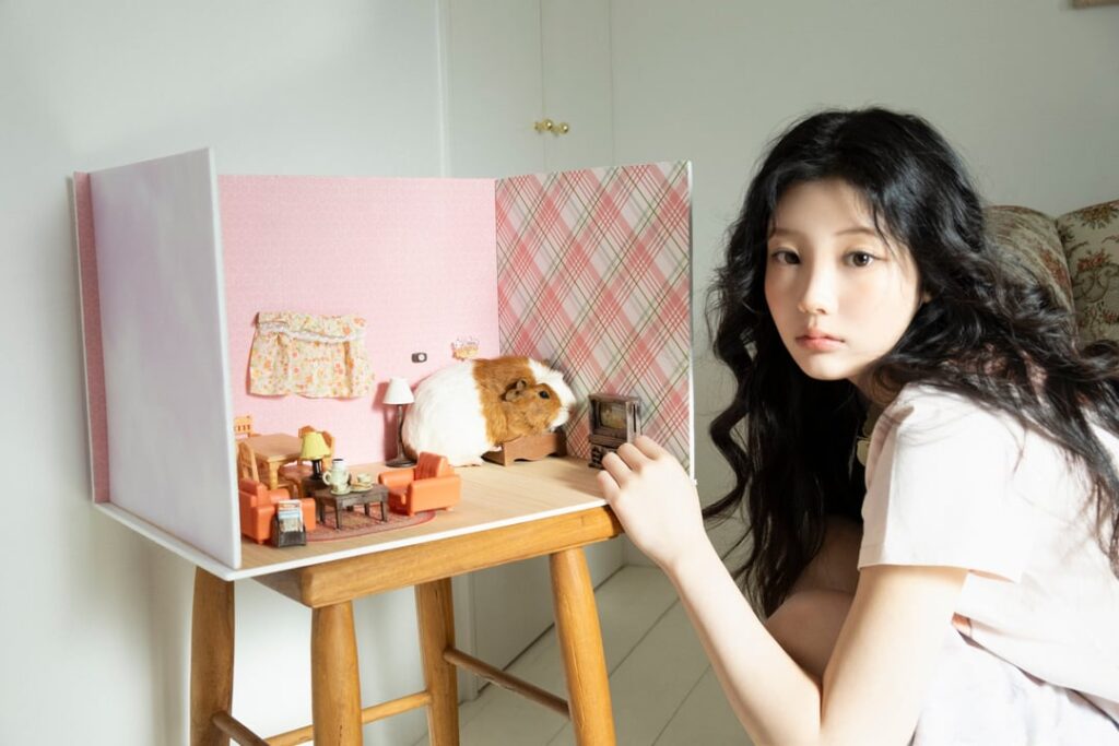 ILLIT - الألبوم المصغر الرابع "MAMIHLAPINATAPAI" صور مفهوم باو باو (Wonhee & Moka)