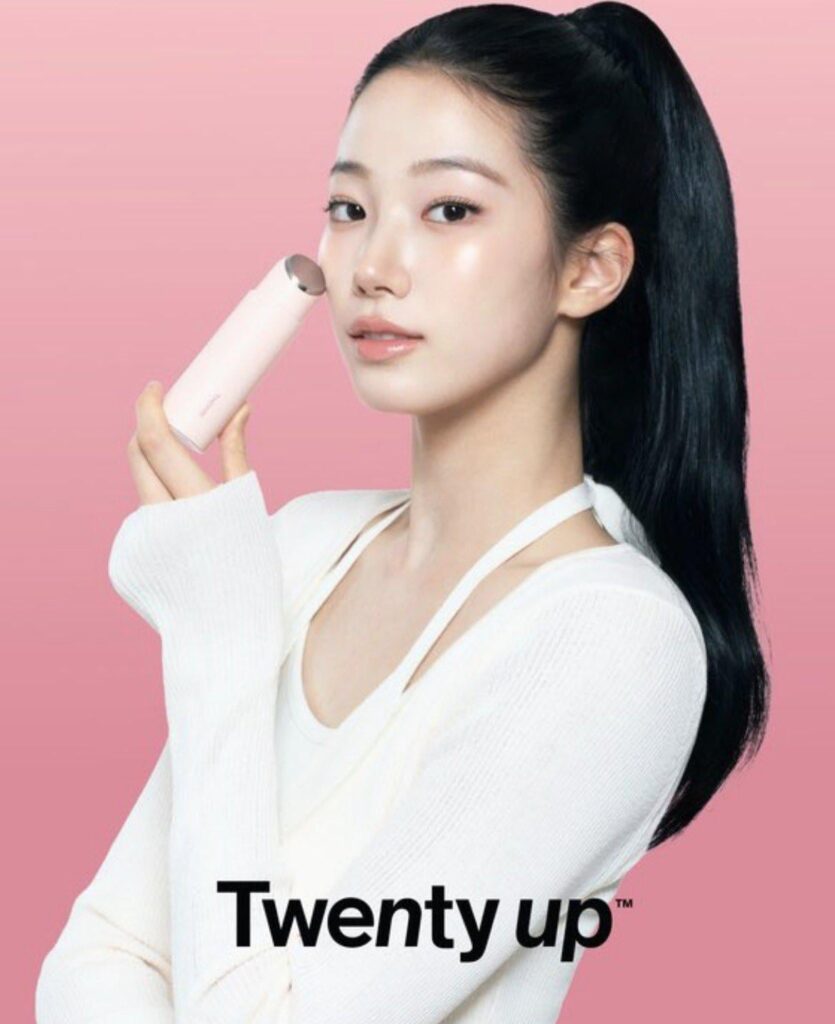 LE SSERAFIM KAZUHA هو أحدث سفير للعلامة التجارية للعناية بالبشرة THOME