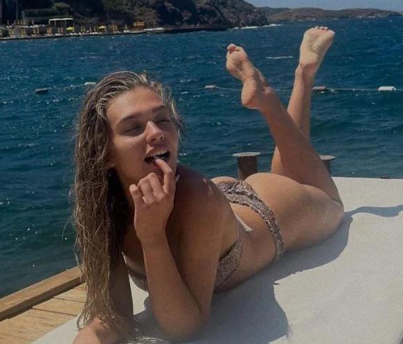 Melisa Döngel Melisa Döngel