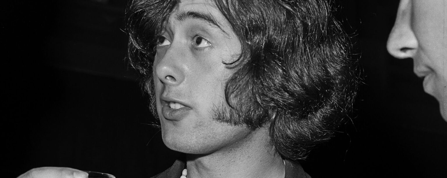 يتذكر جيمي بيج جلسة الاستوديو “الصادمة” التي انتهت بسقوط مغني على الأرض يتذكر جيمي بيج جلسة الاستوديو “الصادمة” التي انتهت بسقوط مغني على الأرض