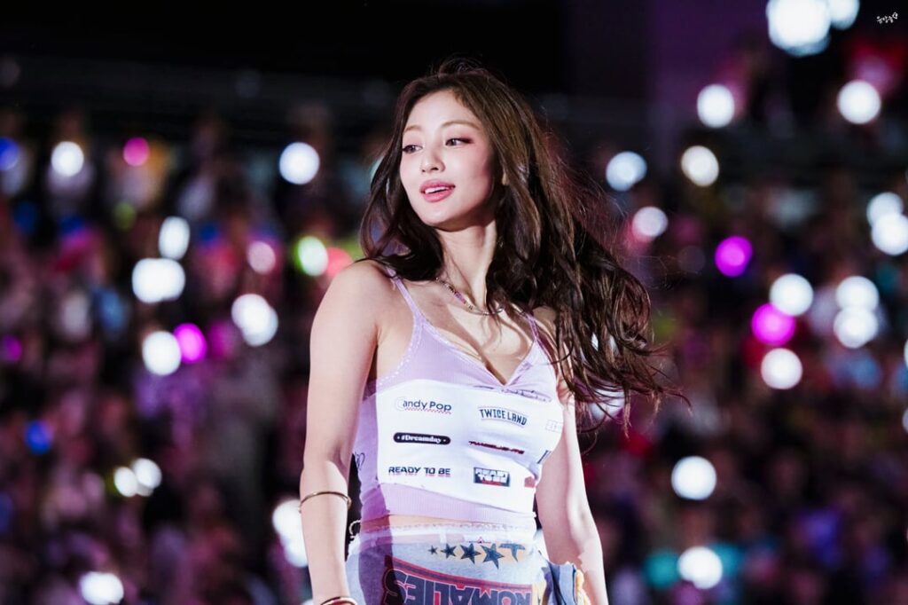 260426 @zyo970201، @twi2onc، @YuangleJYJH تويتر - جيهيو في ثلاث أزياء مختلفة  اليابان