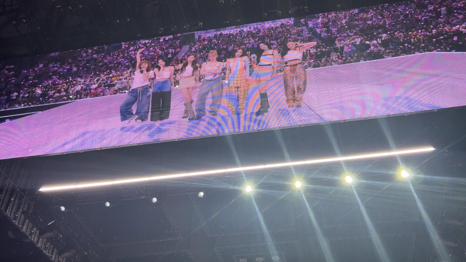 يا رجل، اكتئاب الحفل حقيقي لأن هذا كان أفضل حفل حضرته على الإطلاق. صرخات!