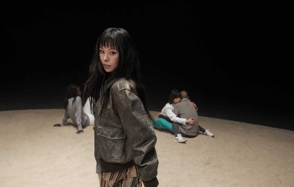 MAMAMOO Wheein – ألبوم منفرد Adagio (“سم ما تضع يديك عليه” صورة تشويقية) MAMAMOO Wheein - ألبوم منفرد Adagio ("سم ما تضع يديك عليه" صورة تشويقية)