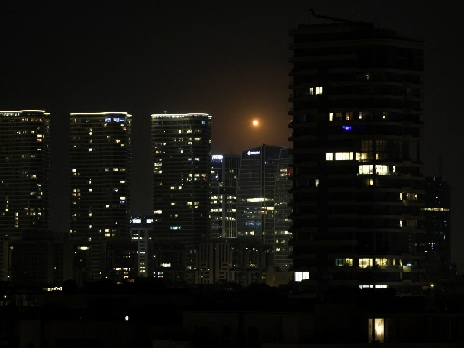 الصواريخ تصل حيفا.. هكذا ردت إيران على خطاب ترمب | أخبار