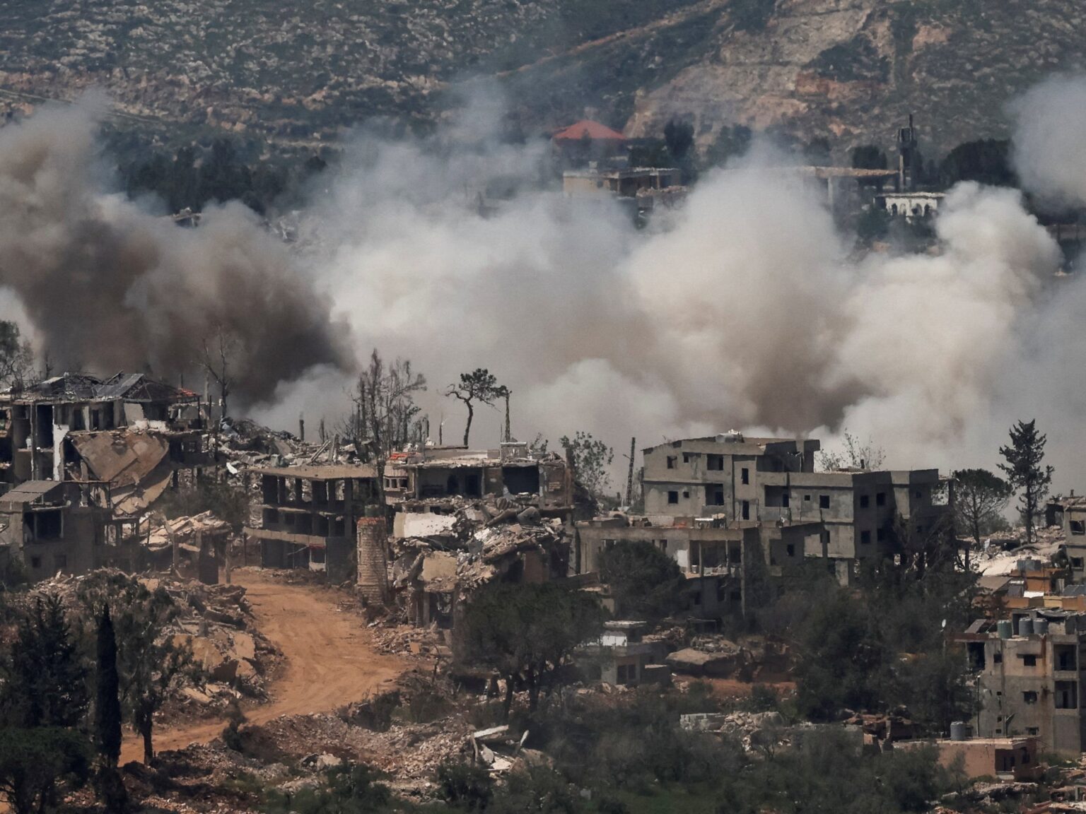 تواصل الغارات على لبنان وإصابة جنديين إسرائيليين بالجنوب | أخبار