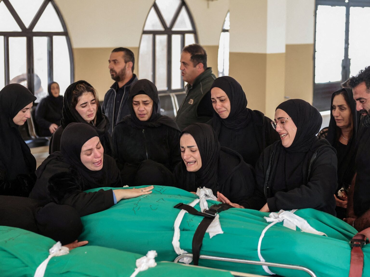 قتلى بينهم عسكري جنوبي لبنان وإسرائيل تحدد مهلة للاتفاق | أخبار