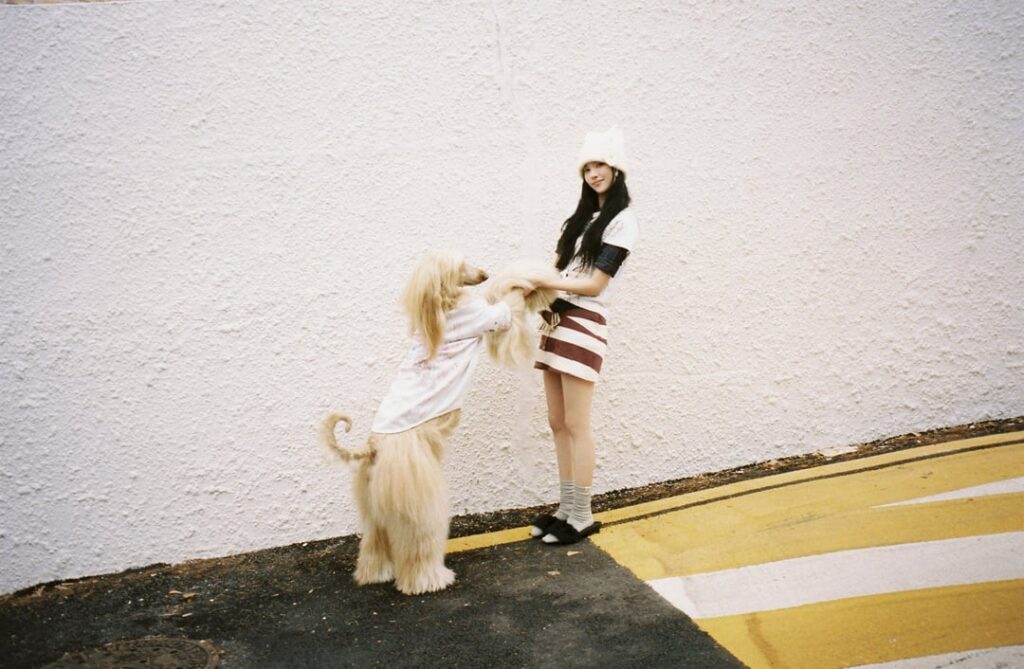 ILLIT - الألبوم المصغر الرابع "MAMIHLAPINATAPAI" صور مفهوم باو باو (يوناه، مينجو وإيروها)