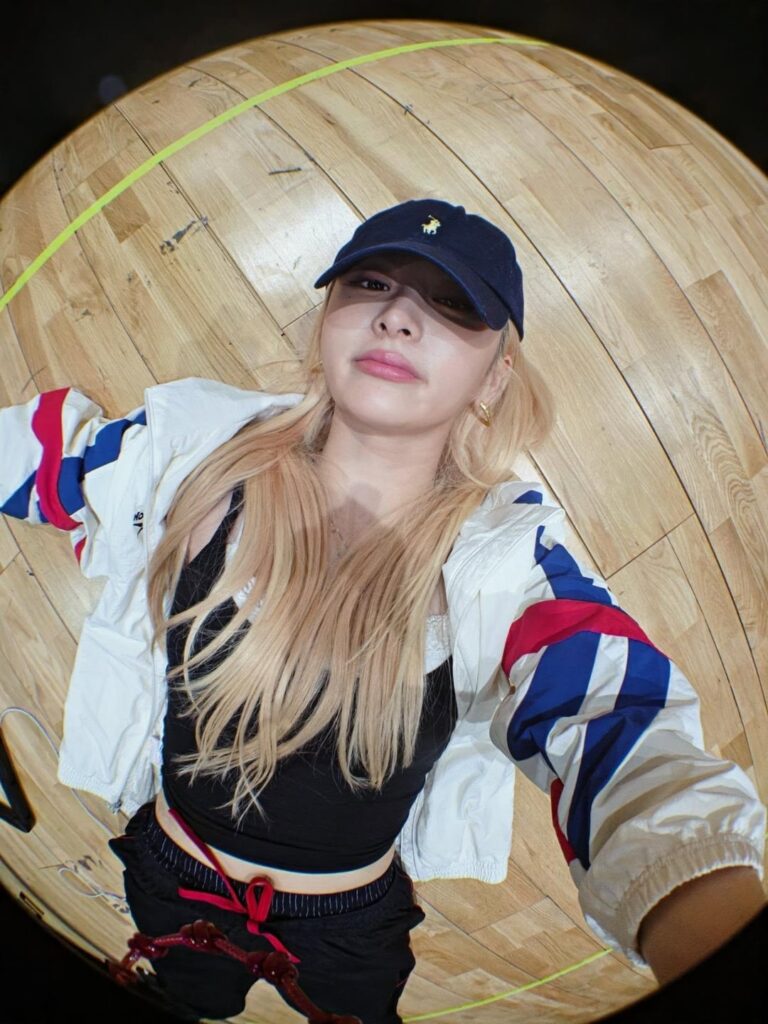 260409 - تحديث هوه يونجين على الانستقرام. لو سيرافيم