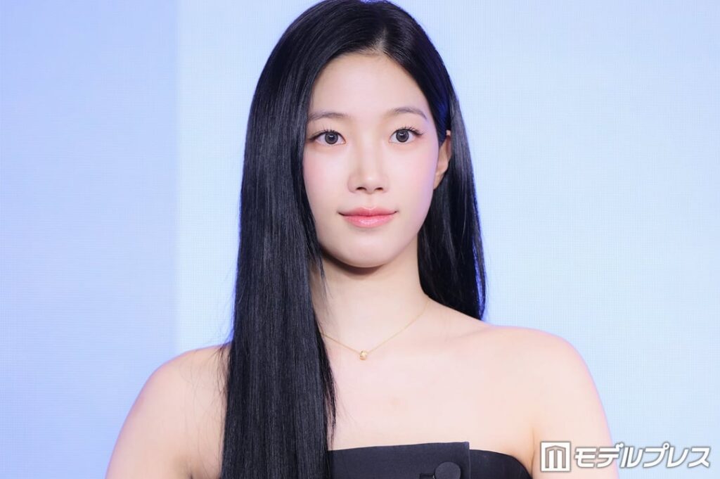 260405 Kazuha - VIDIVICI POP-UP @ Select Store بطوكيو (صور المسرح عبر Modelpress - الجزء 2)