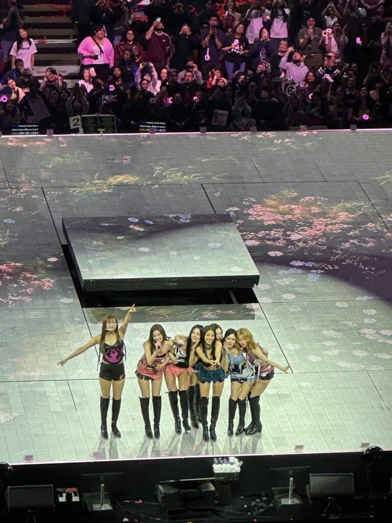 بعض الصور من Chicago Night 1 - 4/6/26. لقد كان عرضا مذهلا!