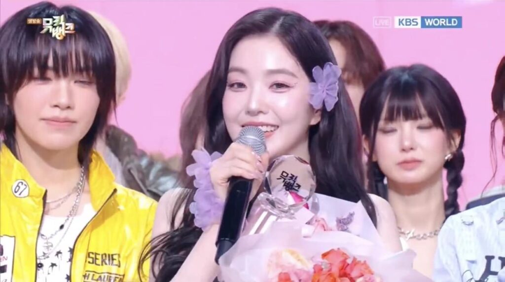 أغنية “Biggest Fan” لفرقة Red Velvet IRENE تفوز بأول برنامج موسيقي في حلقة هذا الأسبوع من KBS Music Bank (260410) أغنية "Biggest Fan" لفرقة Red Velvet IRENE تفوز بأول برنامج موسيقي في حلقة هذا الأسبوع من KBS Music Bank (260410)