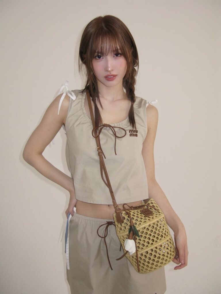 260430 تحديث مومو على الانستقرام - Miu Miu L'Eté - سهل وخفيف وسهل. نوع الزي الرسمي الخاص بي. @MiuMiu #MiuMiu #MiuMiuEte #japan #pr