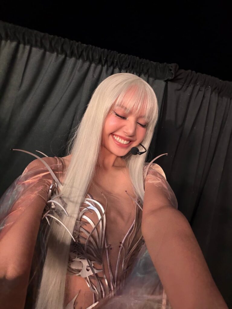 260424 تحديث ليزا على الانستقرام: "الظهور الأول لـCoachella في Bad Angel"