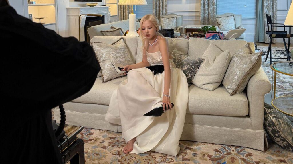 260418 استمتعت روزي بتقطير الماس في حفل الكتاب الأزرق لتيفاني آند كو | مجلة فوج